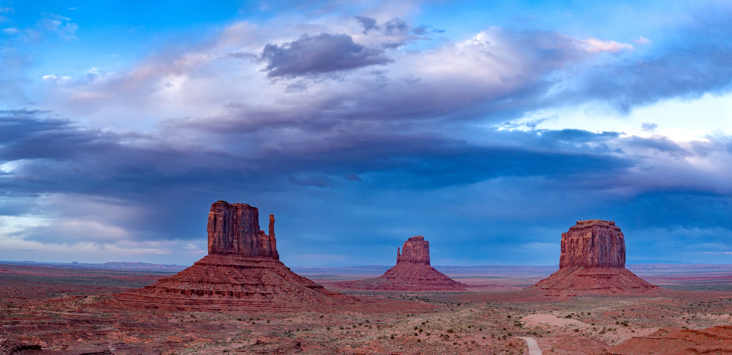Monument Valley & the Geminids 2026 — National Parks at Night